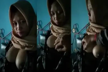 Bokep Jilbab ABG Jilbab Rela Payudara Diremas