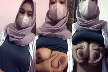 Bokep Jilbab Hijaber Tobrut Pamer Dada Nyaris Kelihatan